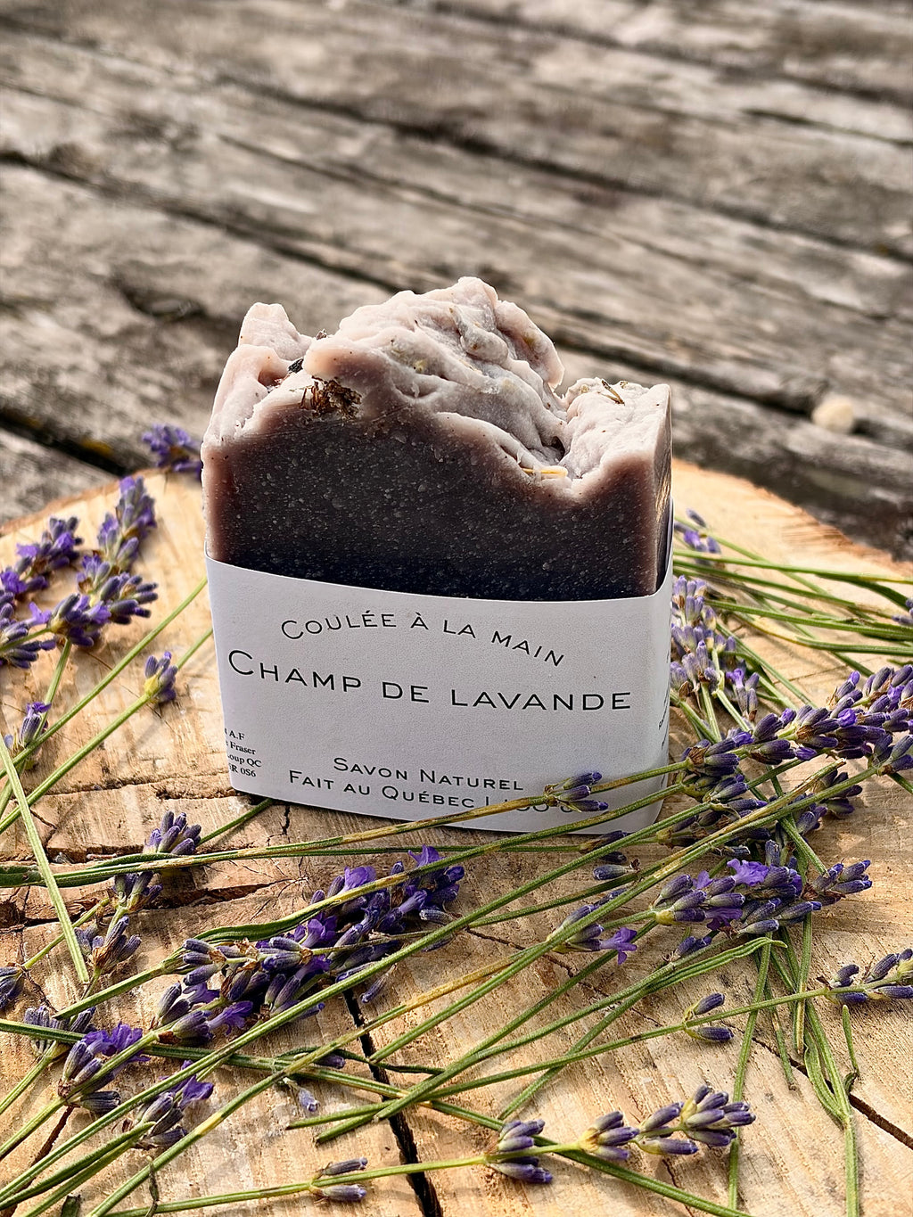 Savon artisanal à la lavande - Champ de lavande